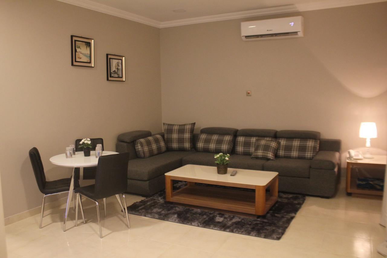 אל חובר Gulf Breeze Hotel Apartments מראה חיצוני תמונה