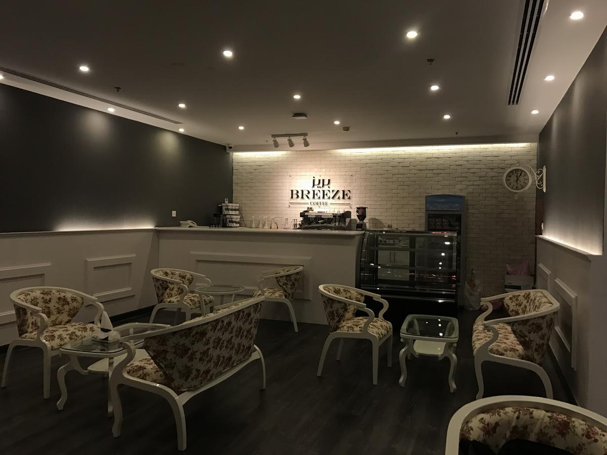 אל חובר Gulf Breeze Hotel Apartments מראה חיצוני תמונה