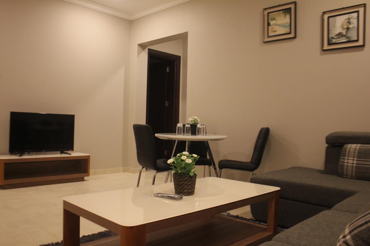אל חובר Gulf Breeze Hotel Apartments מראה חיצוני תמונה