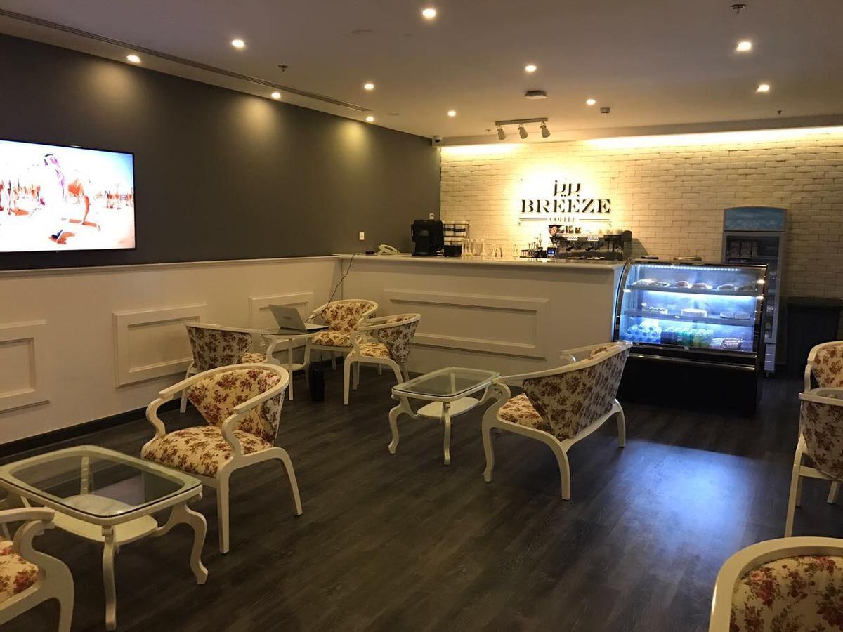 אל חובר Gulf Breeze Hotel Apartments מראה חיצוני תמונה